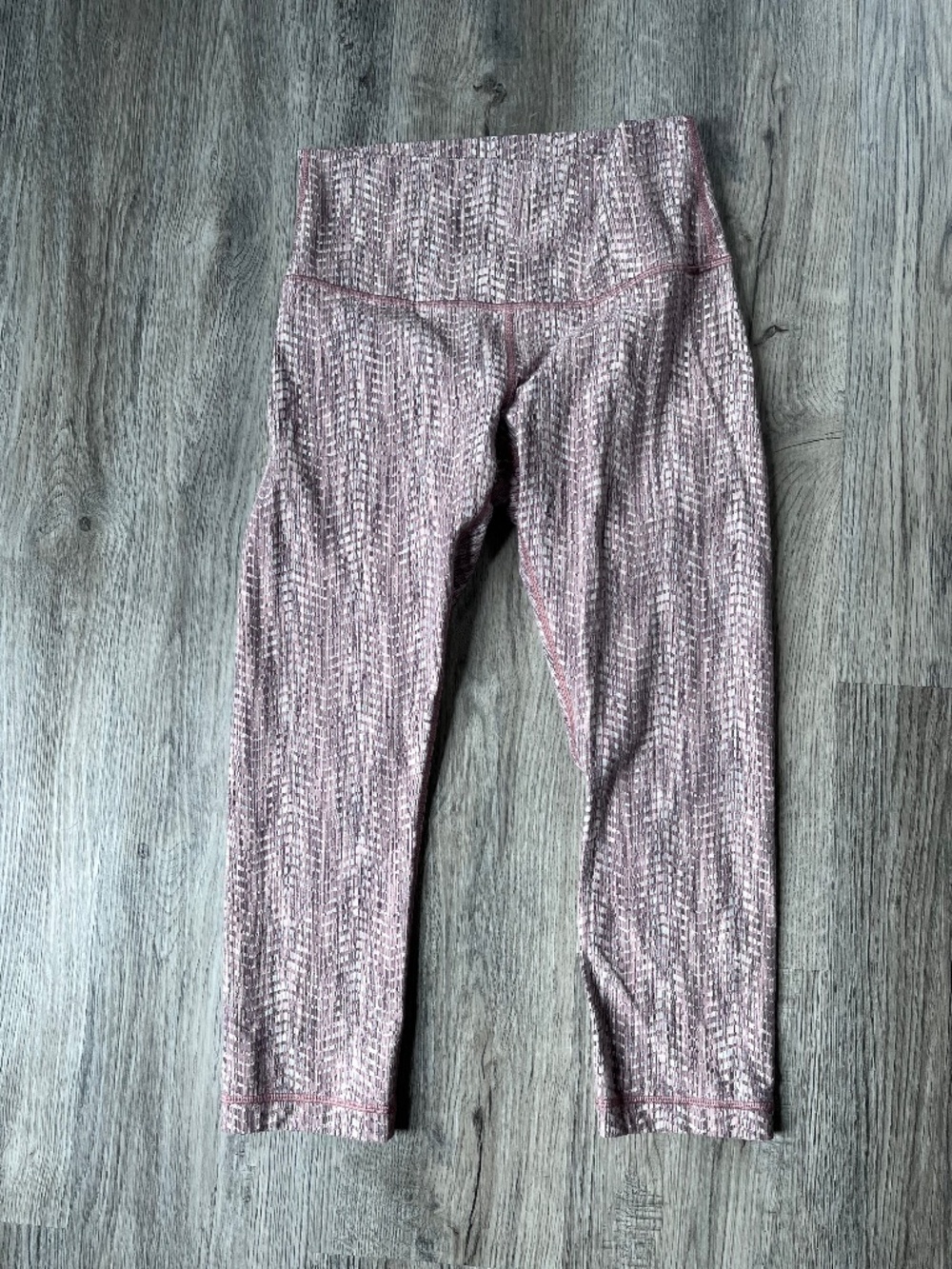 Lululemon Wunder Under High-Rise Tight capri length Full On Luon Size 8